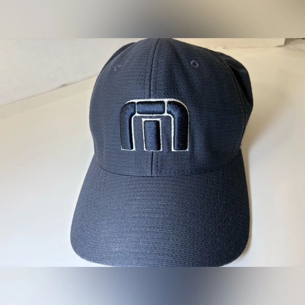 Travis Mathew B-BAHAMAS FITTED HAT Navy